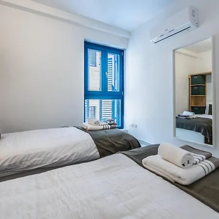 Apartman Palazzo Ducoss - 5 - Three Bedroom Two Bathroom Valletta
