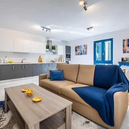 Palazzo Ducoss - 5 - Three Bedroom Two Bathroom *